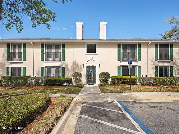 2nd image of 13715 RICHMOND PARK Drive N #304