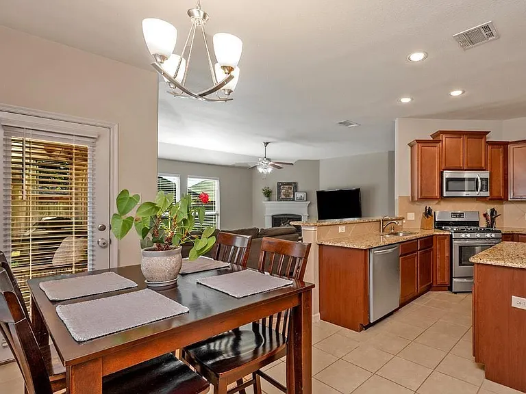 2413 Michelle Creek Dr — Photo 8