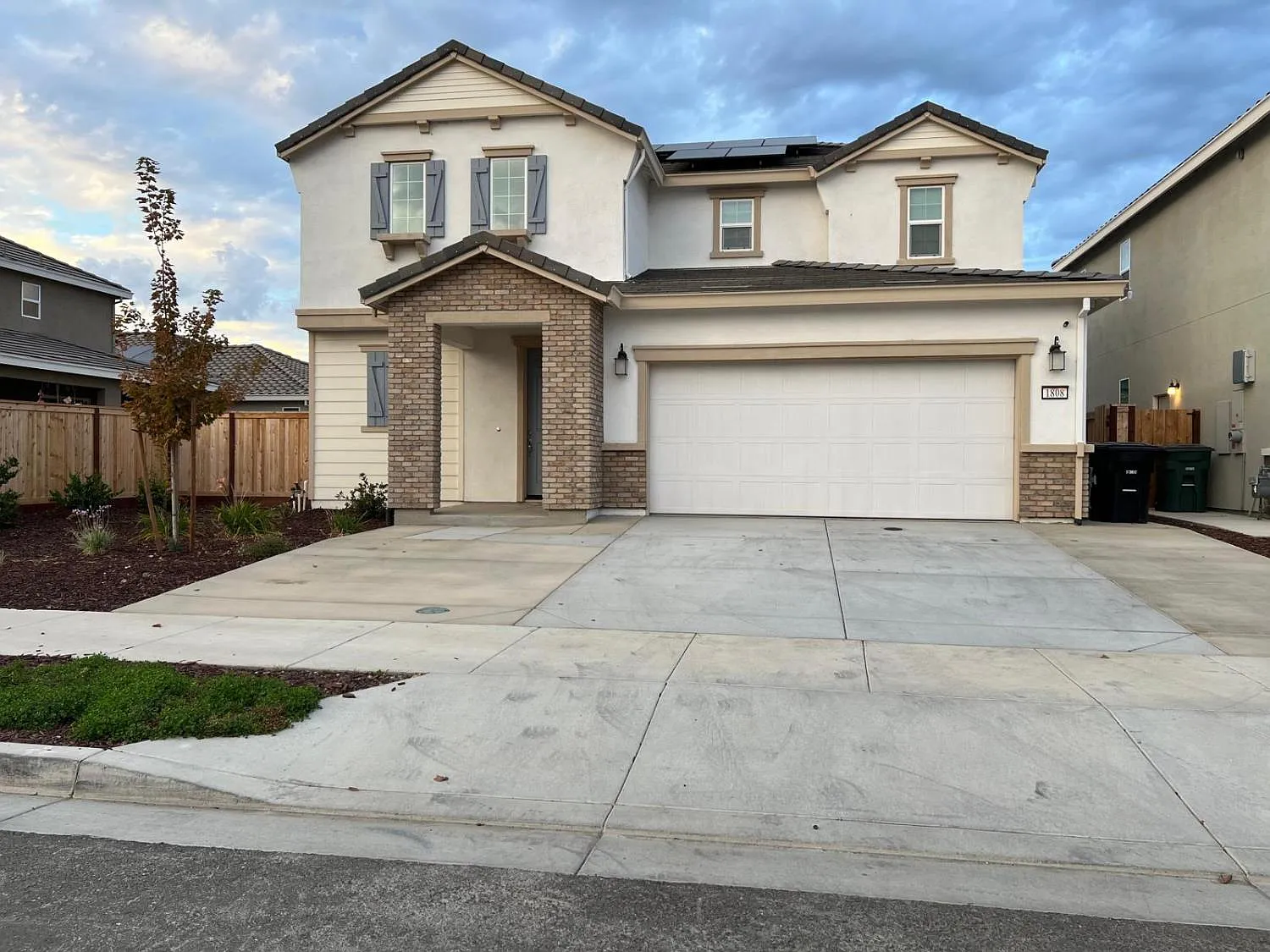 1808 Apiary Way photo 1