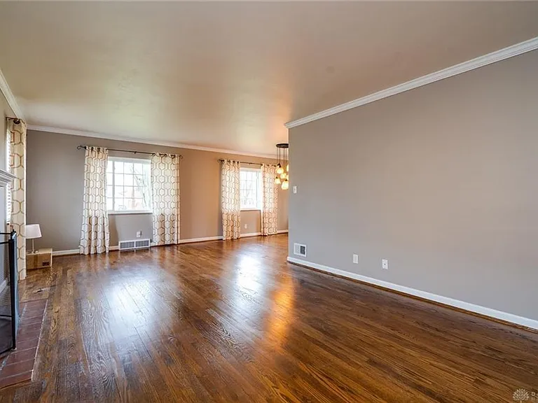 314 Beverly Pl — Photo 6