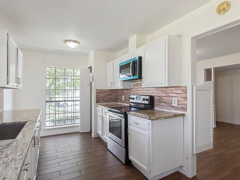 14603 Lorne Dr — Photo 8