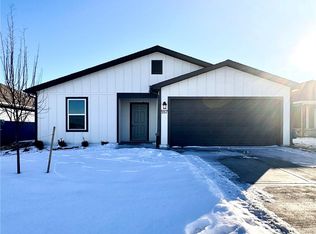557 W Colleen Ct, Gardner, KS 66030