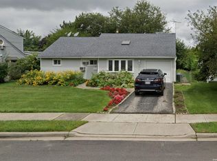 38 Sunrise St, Plainview, NY 11803