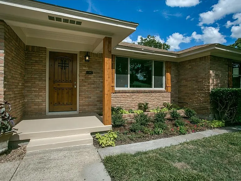 2352 Wildoak Dr — Photo 3