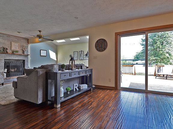 5th image of 1610 Highland Pl