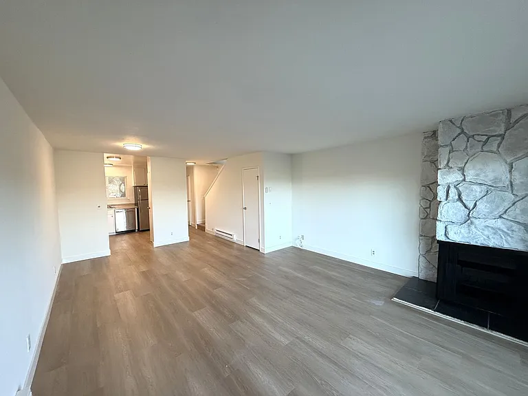 10 Professional Center Pkwy #26 — Photo 3