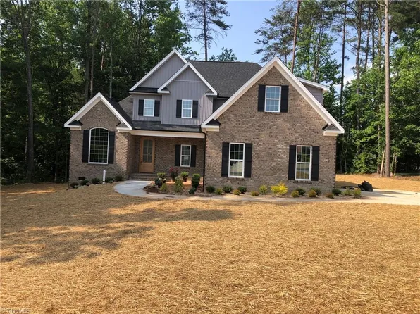 1472 Meadowlands Dr, Winston Salem, NC 27107