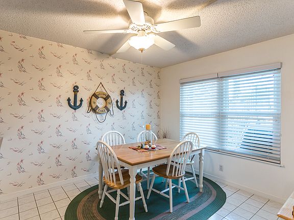 3rd image of 806 Highcrest Dr APT 5
