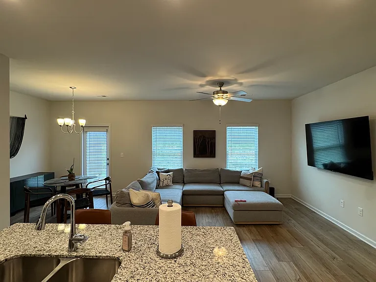 1146 Westhampton Way — Photo 5