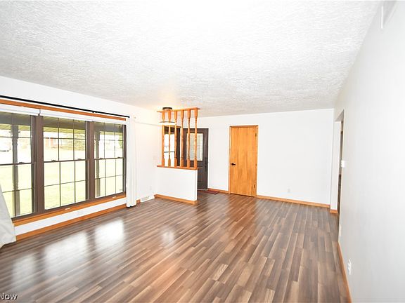 4th image of 1675 Roosevelt Ave