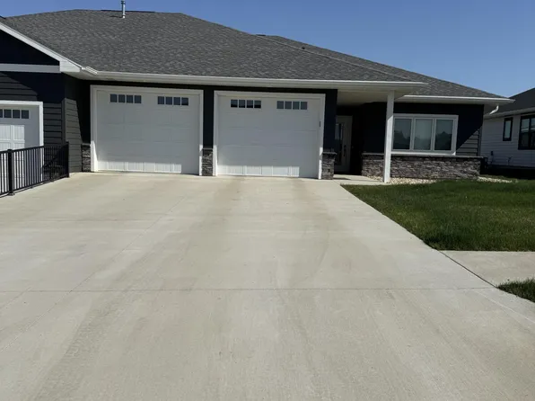 523 Kaylee Ct, Watertown, SD 57201