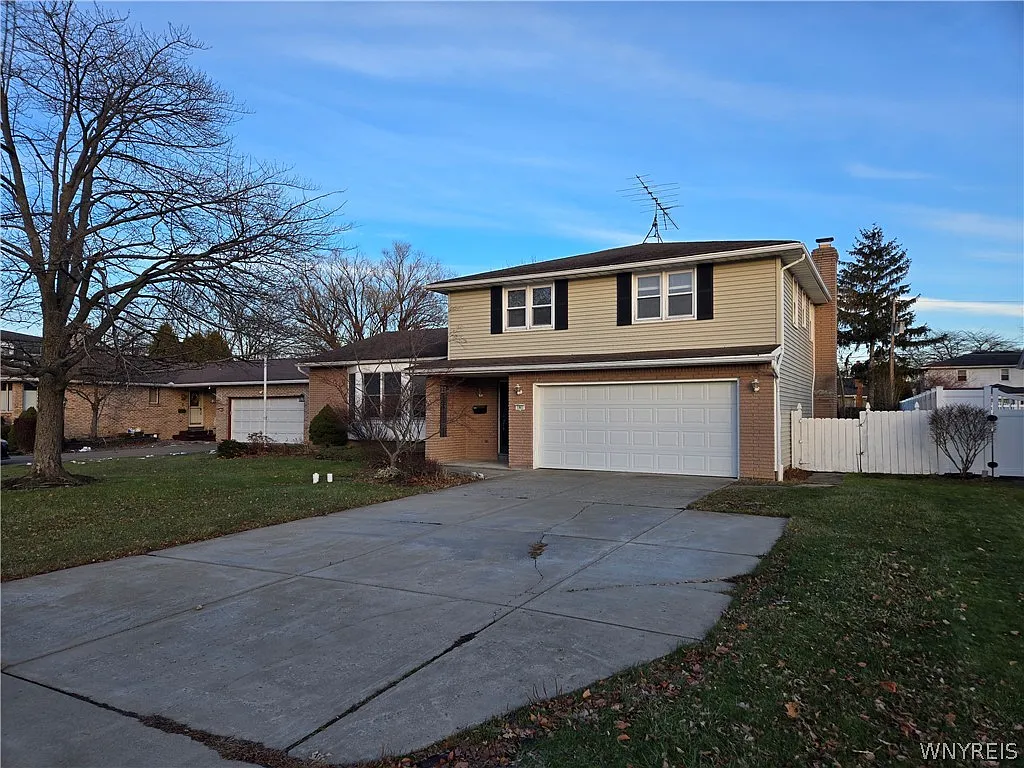 3 bed, 2.5 bath, 2126 sqft, $2,750 — Photo 2