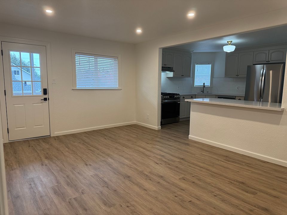1st image of 402 Richmond Ave APT B