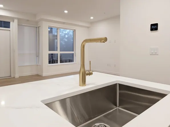390 Guilby St #112, Coquitlam, BC V3K 3Y6