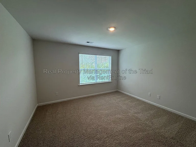 1106 Broholmer Ln — Photo 10