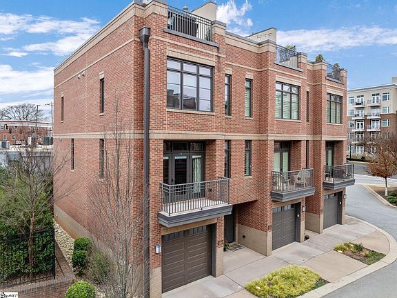 2nd image of 1027 S Main St Unit 303