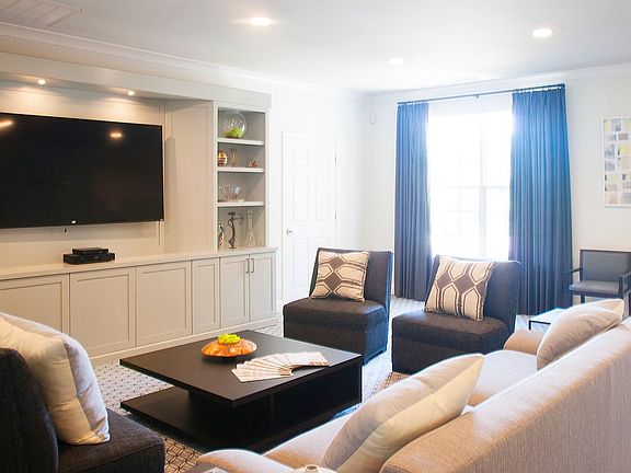 2nd image of 32 White Pine Cir APT 301