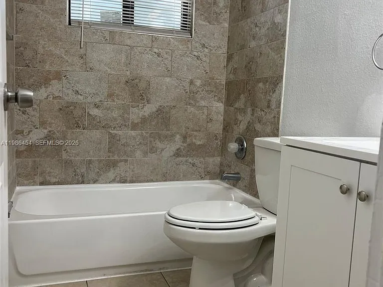 180 NE 71st St #3 — Photo 8
