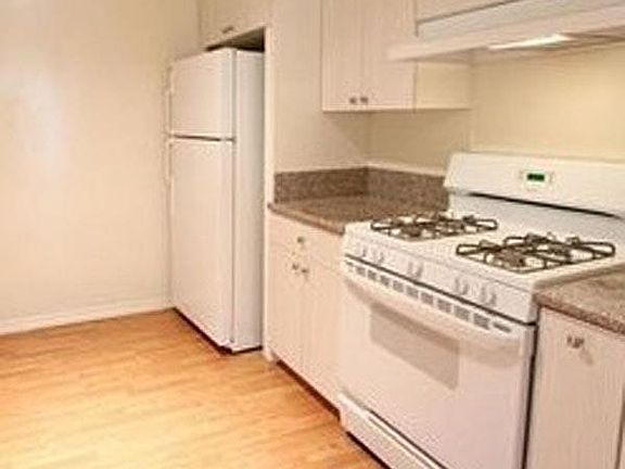 5th image of 5250 Zelzah Ave APT 19