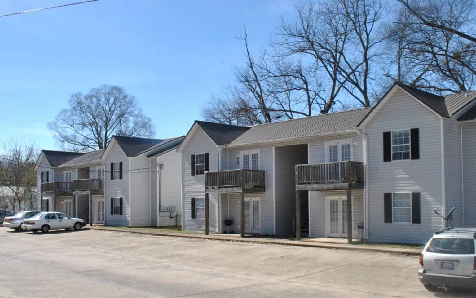 Oak Village Apartments — Photo 1