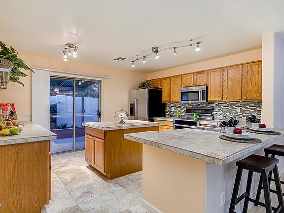 5th image of 2510 E Meadow Chase Dr