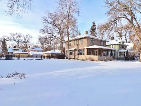 218 9th St SE, Minot, ND 58701
