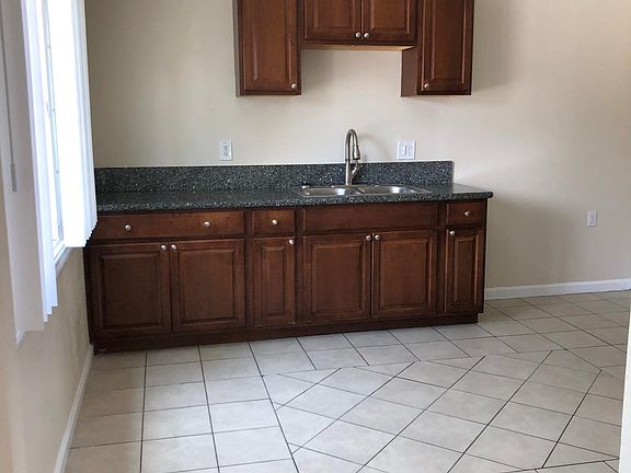 5th image of 17718 Jersey Ave