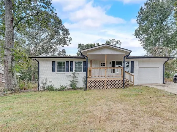 2952 Mustang Dr, Gainesville, GA 30507