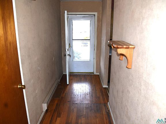 3rd image of 1051 Cottonwood St