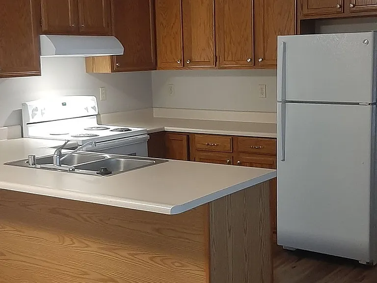 Riverbend East Apartments — Photo 8