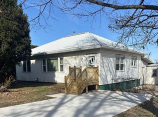 106 N Center St, Toledo, IA 52342