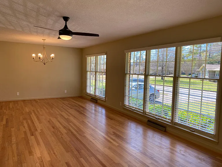 Large Front Room with Dining room