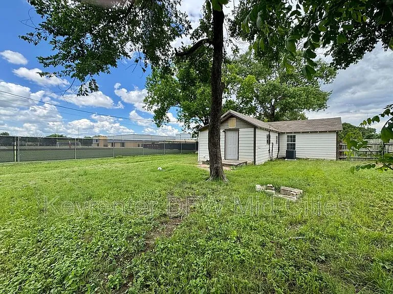 313 Worthview Dr — Photo 14