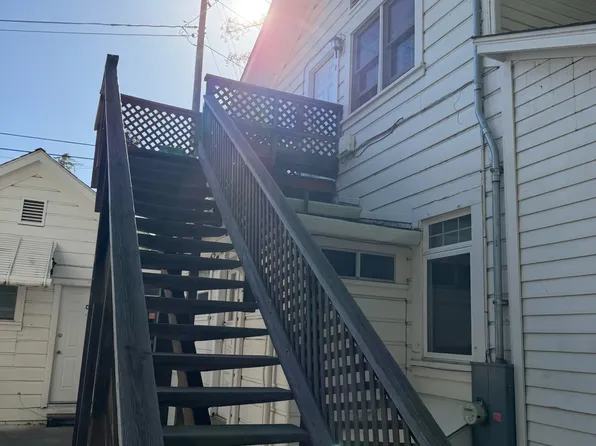 263 5th St APT D, Gilroy, CA 95020