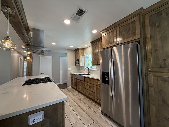 5th image of 1476 Hooker Oak Ave