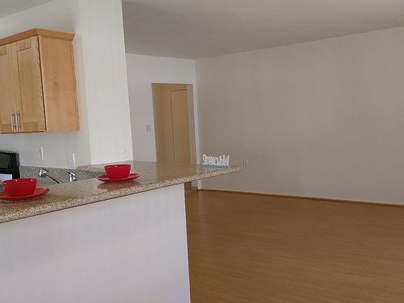 5th image of 11116 Aqua Vista St #12
