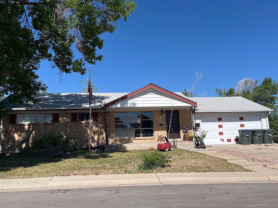 1st image of 749 Emerson Cir