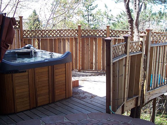 Lower deck w/hot tub