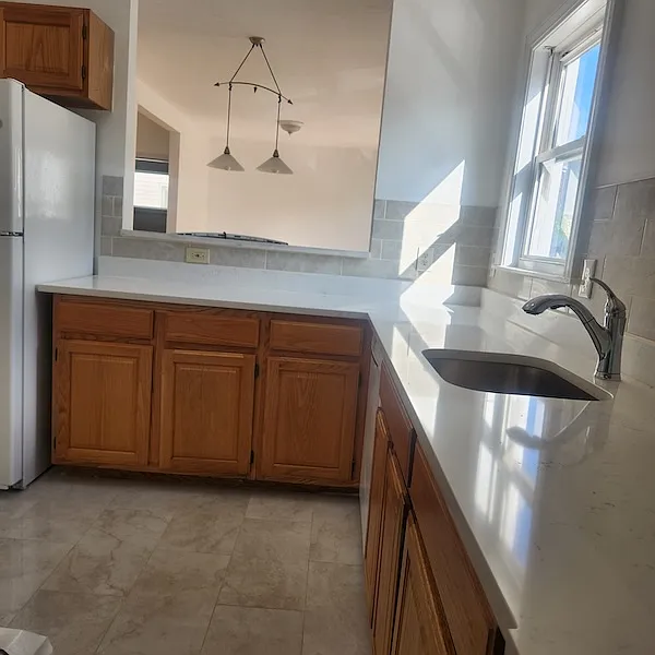 3 bed, 1250 sqft, $2,200 — Photo 2