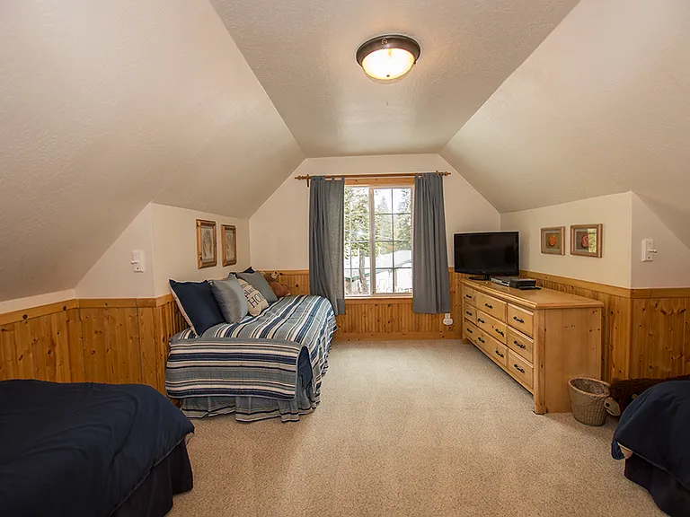 395 Elizabeth Dr — Photo 17