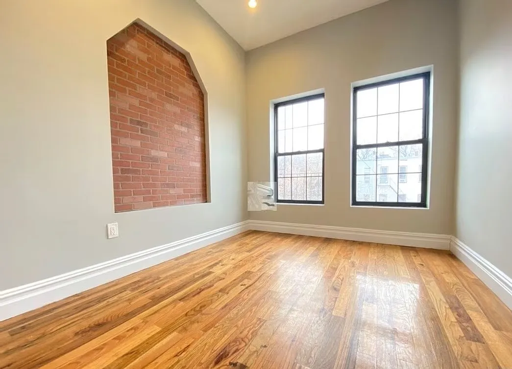 1205 Jefferson Avenue — Photo 3