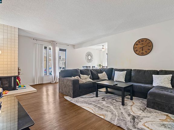 3rd image of 238-240 Camelback Rd