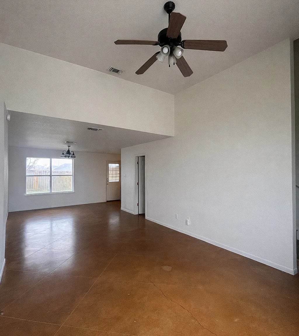 2 bed, 2.5 bath, 1258 sqft, $1,300 — Photo 2