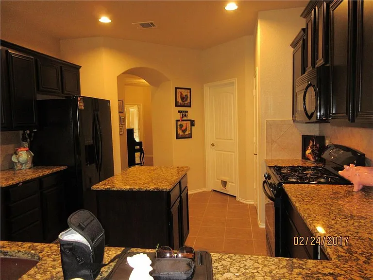1110 Lubbock Ln — Photo 13