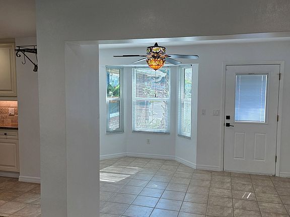 4th image of 139 Riverwalk Ct