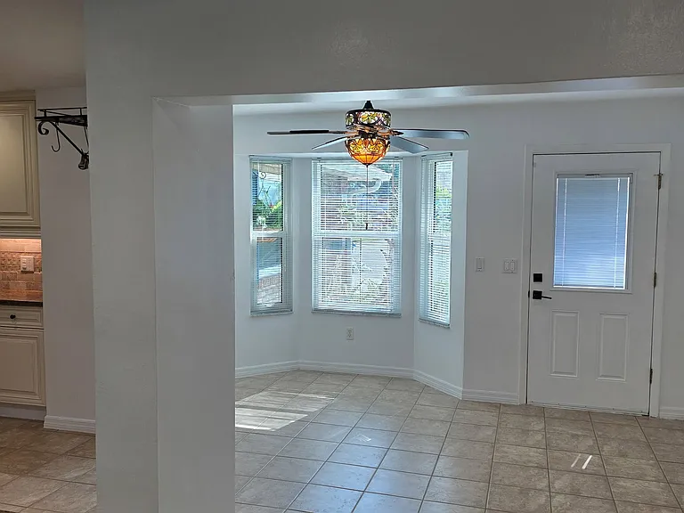 139 Riverwalk Ct — Photo 4