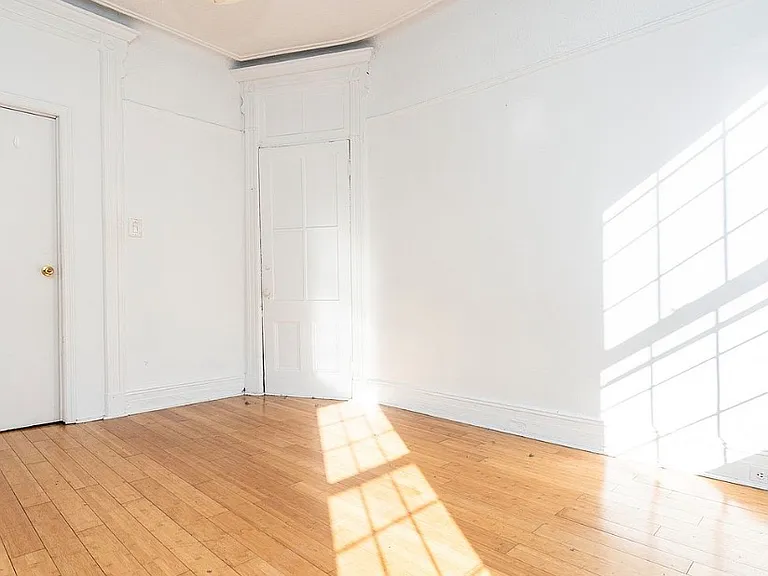 1359 Hancock St #1R — Photo 10