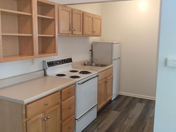 5th image of 312 Jefferson St