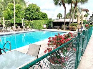 4000 Crystal Lake Dr APT 212, Pompano Beach, FL 33064