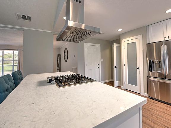4th image of 5611 Avenue M